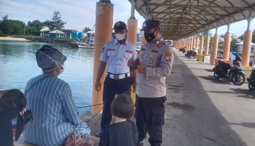 Polres Kepulauan Seribu Berikan Pengamanan Di Dermaga Kedatangan Terhadap 376 Penumpang