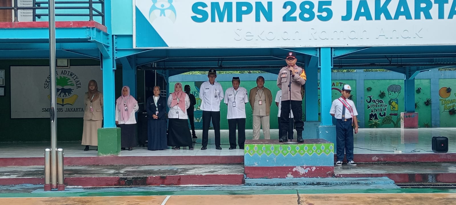 Bhabinkamtibmas Pulau Untung Jawa Jadi Pembina Upacara di SMPN 285 Jakarta, Tekankan Pentingnya Kejujuran dan Disiplin