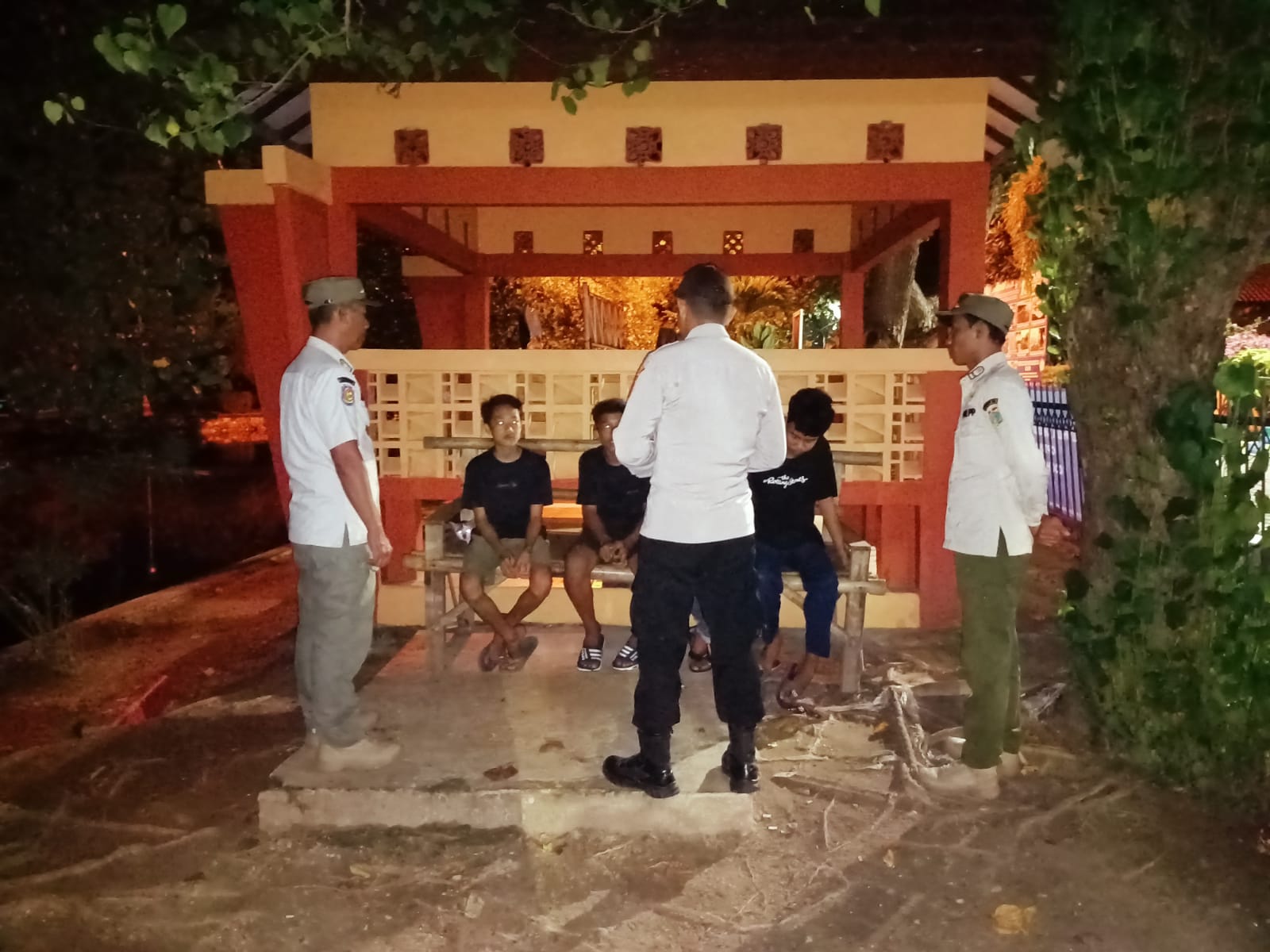 Polsek Kepulauan Seribu Selatan Himbau Anak Remaja Tidak Nakal Dalam Giat Patroli Malam Dialogis