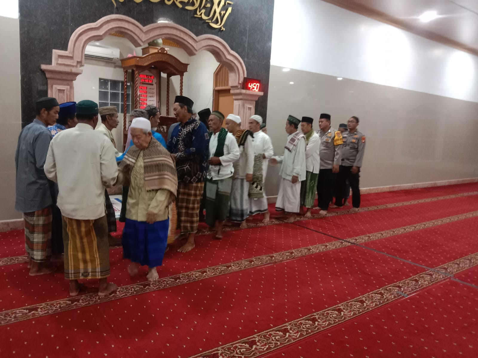 Cooling System Polsek Kepulauan Seribu Utara Terapkan Subuh Keliling di Masjid Annimah Pulau Panggang untuk Sukseskan Pemilu 2024