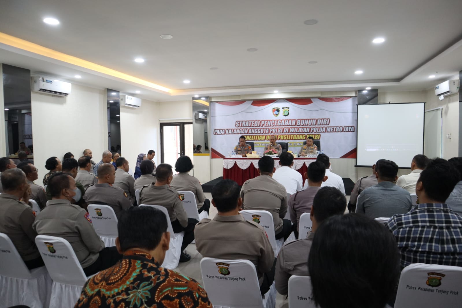 Puslitbang Polri Kunjungi Polres Tanjung Priok Dan Polres Kepulauan Seribu dalam rangka Penelitian Tentang Strategi Pencegahan Bunuh Diri Pada Polri