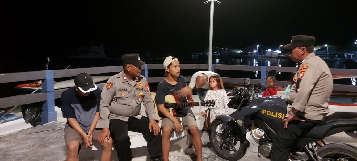 Polsek Kepulauan Seribu Utara melaksanakan giat patroli malam Presisi Di Pulau Pramuka