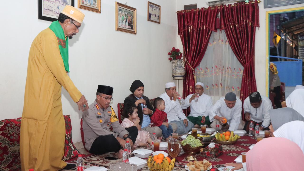 Pererat Silaturahmi, Kapolres Metro Jakarta Timur Hadiri Buka Puasa Bersama dengan Tokoh Agama dan Santunan Anak Yatim