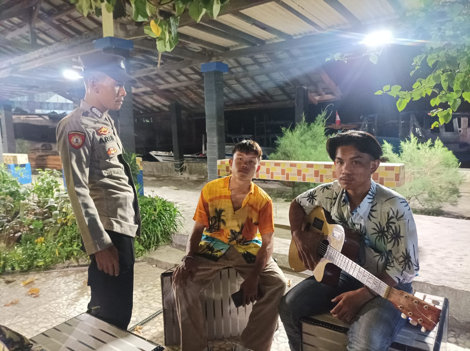Patroli Malam Dialogis Polsek Kepulauan Seribu Selatan, Himbau Warga dan Wisatawan Cegah Kenakalan Remaja