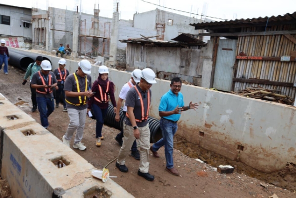 Dirut Arief Pastikan PAM JAYA Bangun Akses Air Perpipaan di Muara Angke