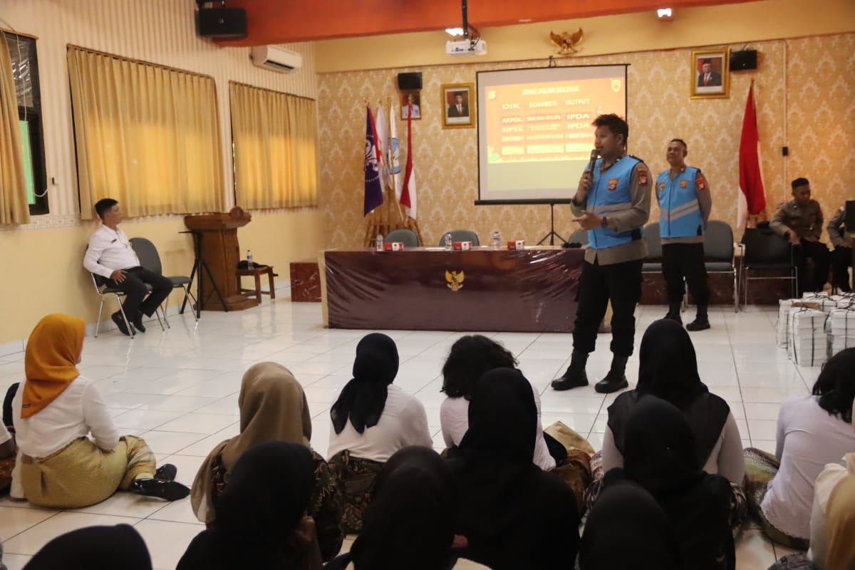 Bagian SDM Polres Kepulauan Seribu Sosialisasikan Penerimaan Polri di SMAN 69 Jakarta Pulau Pramuka