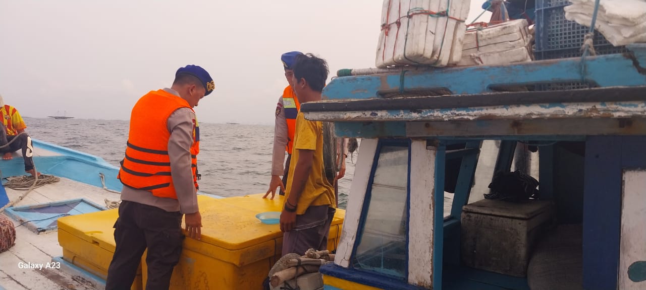 Satuan Polair Polres Kepulauan Seribu Gelar Patroli Laut Dialogis di Perairan Pulau Untung Jawa