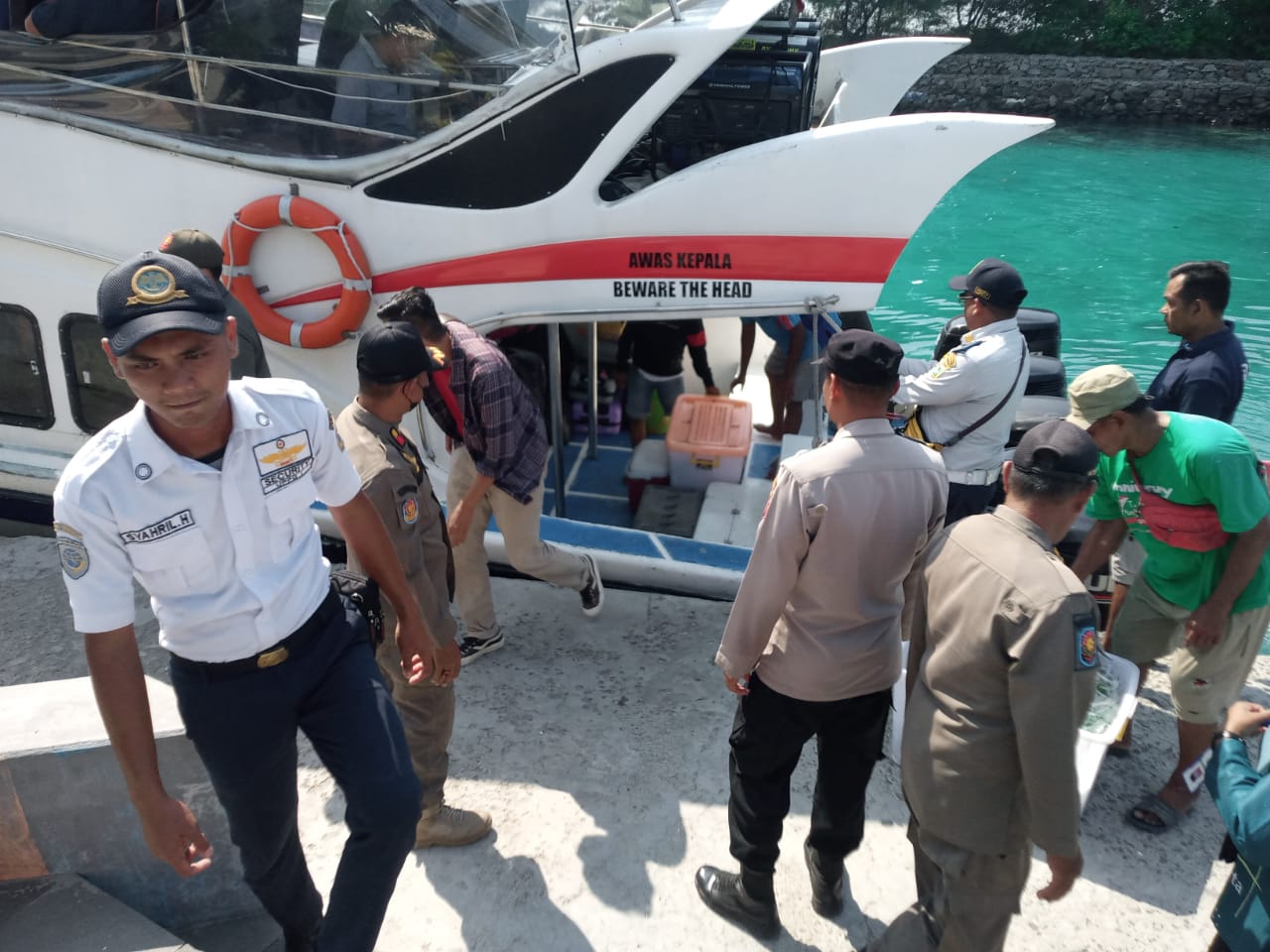 Polsek Kepulauan Seribu Selatan Berikan Pelayanan Humanis Kepada Kapal yang Datang