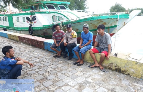 Polisi Baik, Bhabinkamtibmas Pulau Harapan Berikan Himbauan Kamtibmas dan Keselamatan Berlayar