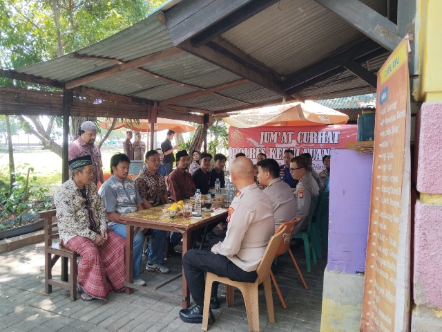 Kapolres Kepulauan Seribu Gelar Jumat Curhat di Pulau Tidung, Ajak Warga Aktif Jaga Kamtibmas