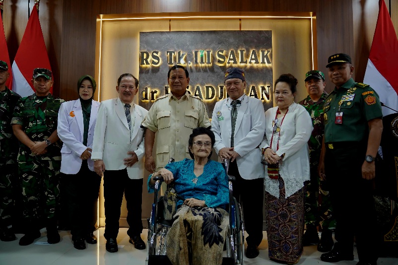 Prabowo Berkaca-kaca saat Keluarga Almarhum dr. H. Sadjiman Sujud Syukur di Peresmian Gedung RS TNI Baru