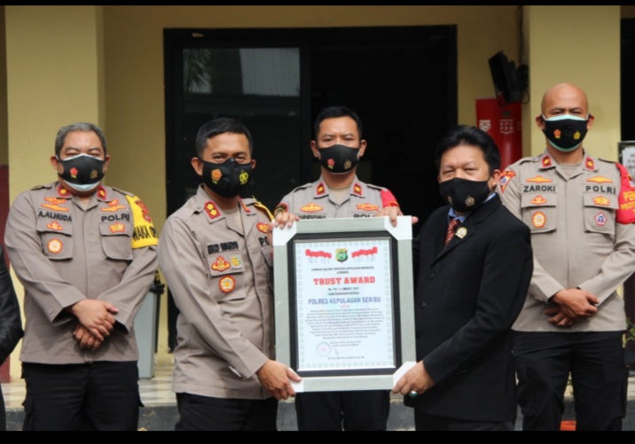 Berdedikasi Bantu Korban Sriwijaya Air, Kapolres Kep Seribu Raih 'Trust Award'