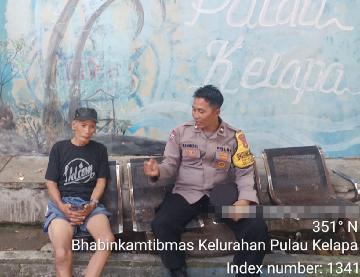 Bhabinkamtibmas Pulau Kelapa Sambangi Tokoh Masyarakat, Jalin Sinergi untuk Tingkatkan Keamanan Wilayah