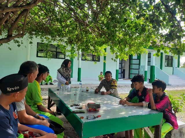 Police Goes to School, Bhabinkamtibmas Pulau Tidung Imbau Para Pelajar Junjung Tinggi Norma Kesopanan