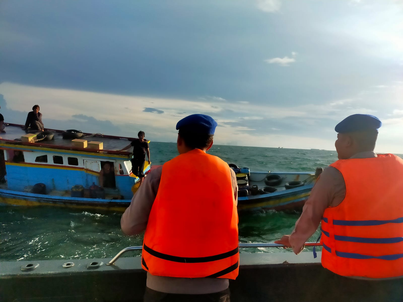 Sat Polair Imbau Nelayan Waspada Perubahan Cuaca dan Lengkapi Alat Penunjang Keselamatan