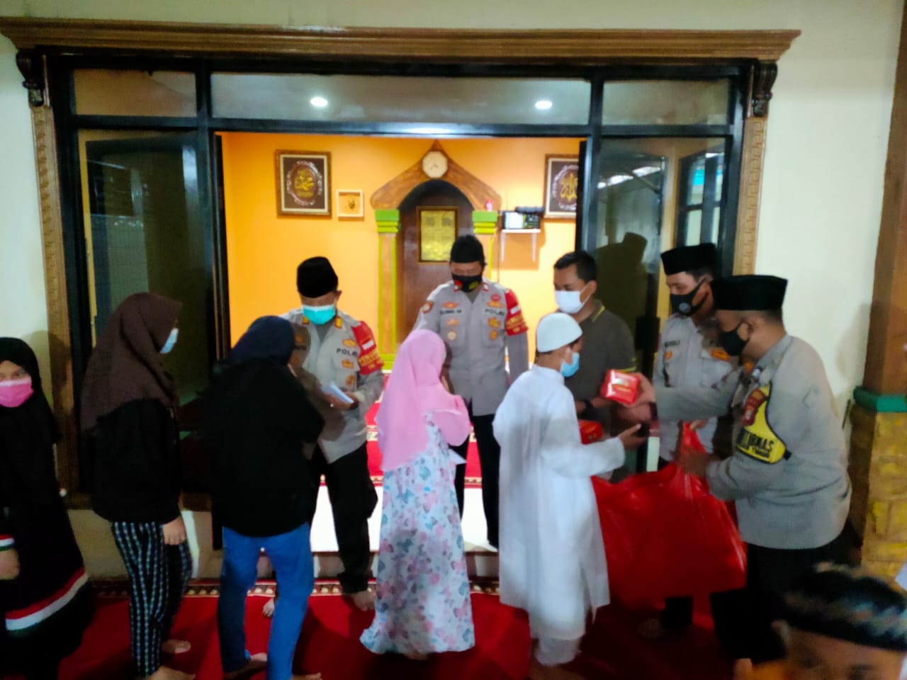 Bentuk Kepedulian POLRI, Polsek Pademangan Santuni 21 Anak Yatim Piatu