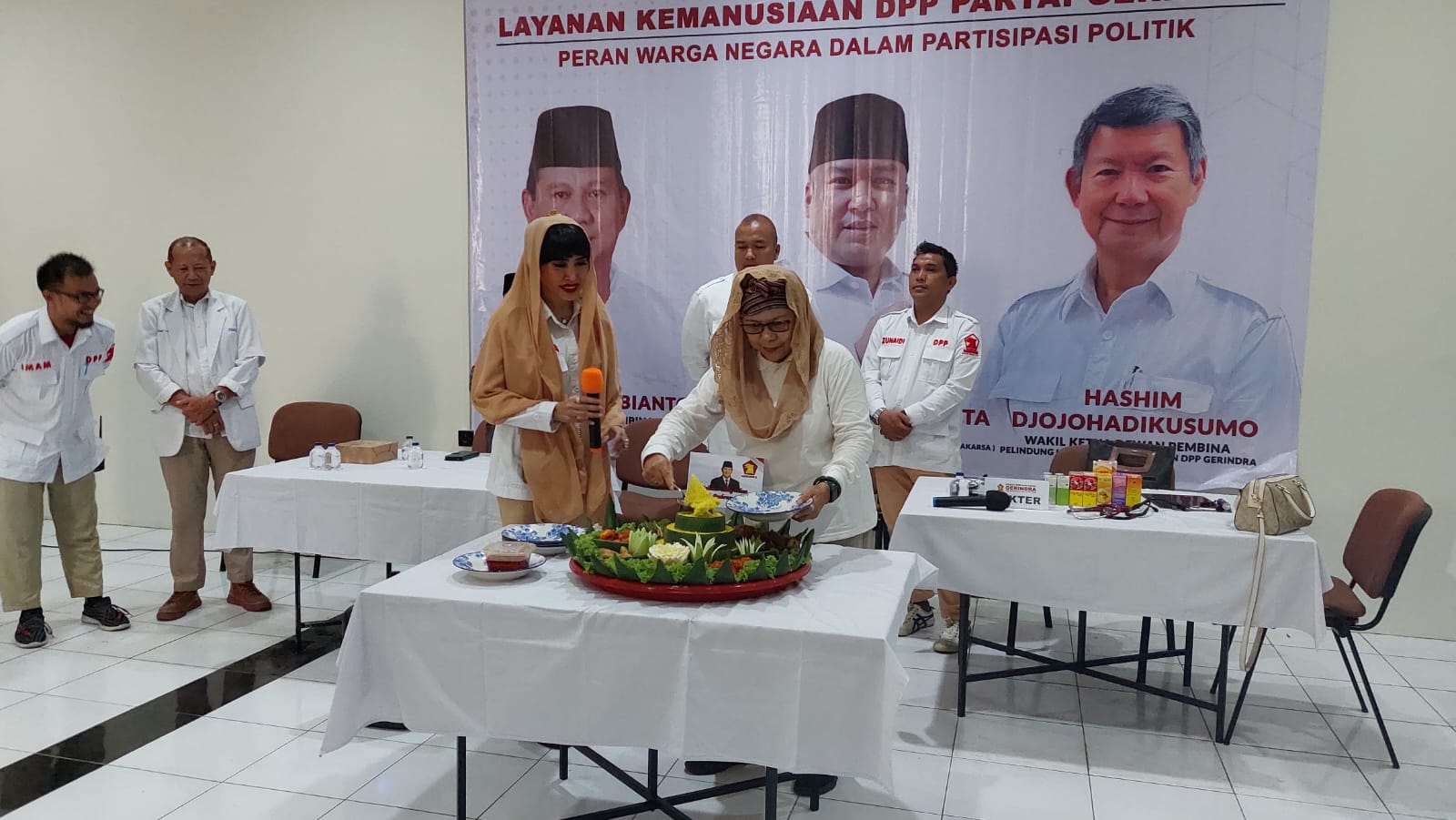 Layanan Kemanusiaa DPP Gerindra Gelar Pengobatan Gratis dan Syukuran HUT Prabowo
