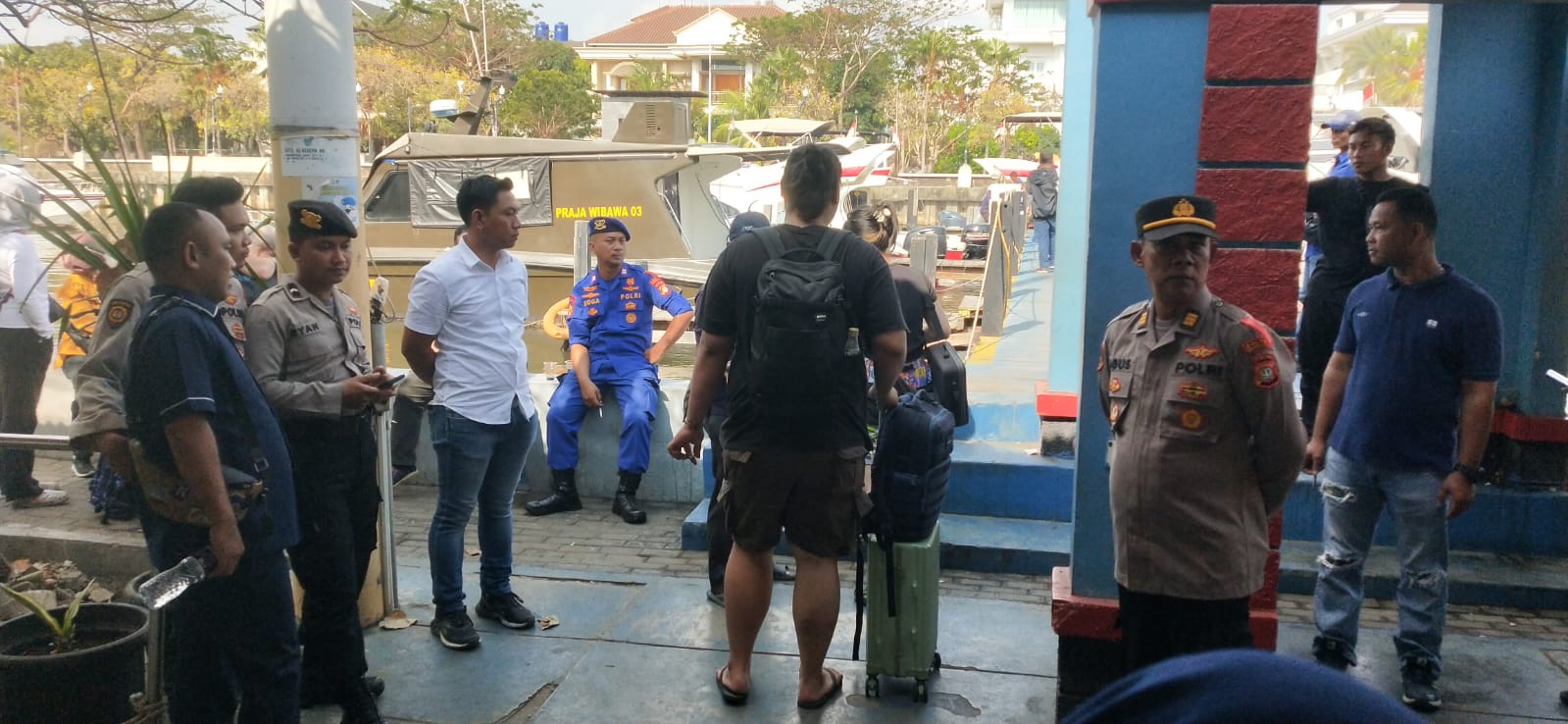 Polres Kepulauan Seribu Intensifkan Pengamanan Keberangkatan Warga dan Wisatawan di Dermaga 16 dan 17 Marina Ancol