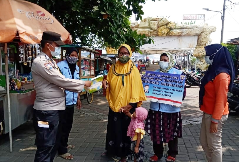 Warga Pulau Seribu Hari Ini Dapat 2.000 Masker Medis Dari Polres Kep Seribu