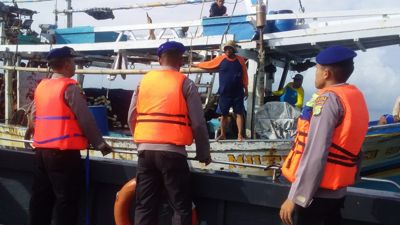 Patroli Sambang Sat Polair, Imbau Nelayan Waspada Perubahan Cuaca Tak Menentu