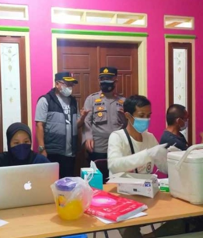 Vaksinasi Malam Hari Bulan Ramadhan Polsek Kep Seribu Utara digelar di Pulau Kelapa