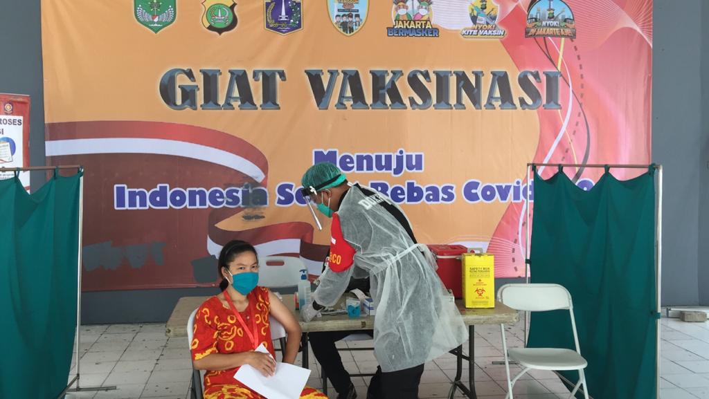 Polsek Kawasan Sunda Kelapa Lakukan Vaksinasi Gratis Kepada 30 Orang Warga