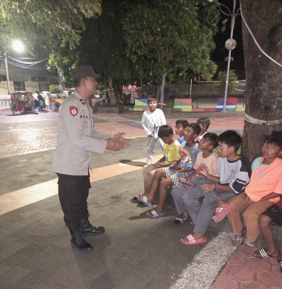 Patroli Malam Presisi, Imbau Anak-anak Pulau Pramuka Tak Kumpul Hingga Larut Malam