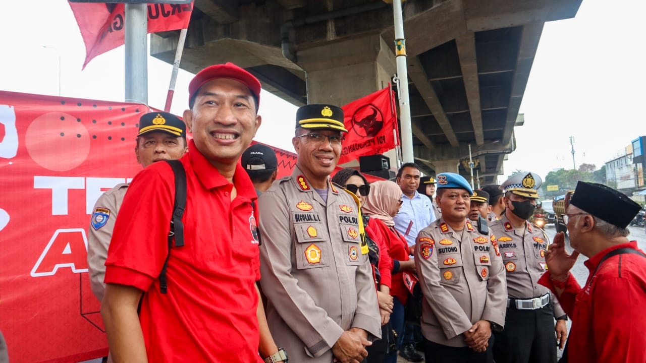 Polisi Amankan Jalur Lari Marathon Api Mrapen DPP PDIP di Wilayah Jakarta Timur