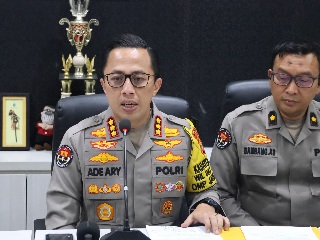 Polri Mengusung Misi Kemanusiaan Dalam Penanganan Kebakaran Pabrik Pakan Ternak di Bekasi