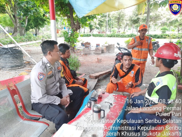 Bhabinkamtibmas Pulau Lancang Sambangi Warga, Ajak Ciptakan Situasi Aman dan Sejuk