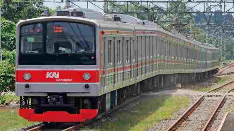KRL dari Stasiun Tanah Abang Belum Bisa diberangkatkan Imbas Kerumunan Orang di Palmerah