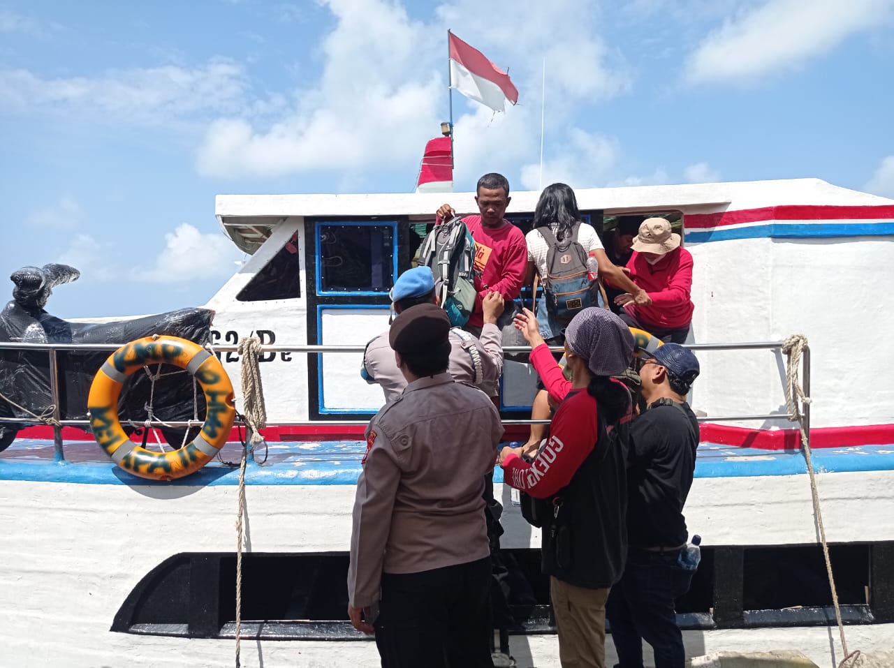 Polsek Kepulauan Seribu Utara Amankan Dermaga Pulau Kelapa untuk Antisipasi Gangguan Kamtibmas