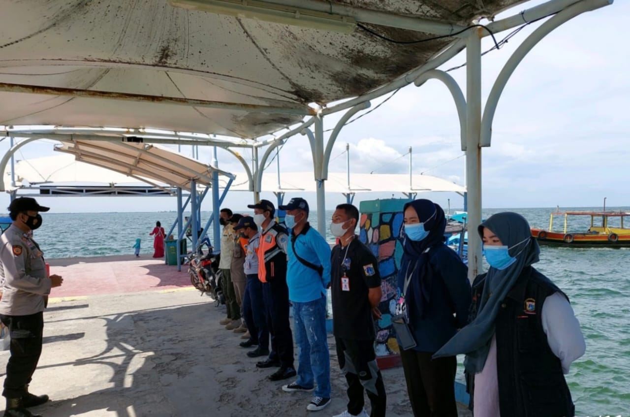 Arus Balik Wisatawan, Polsek Kep Seribu Selatan Wajibkan 438 Wisatawan Tinggalkan Pulau Chehc Out Barcode Peduli Lindungi