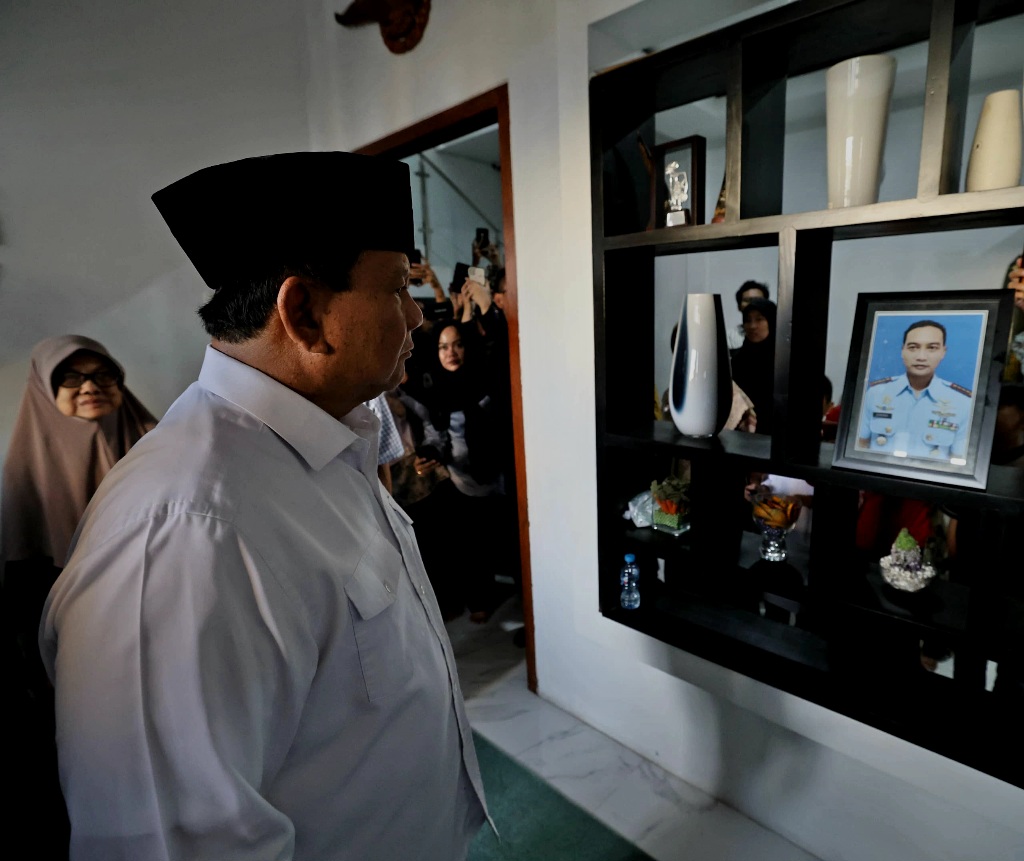 Prabowo ke Anak Penerbang Tucano yang Gugur: Kalau Ada Apa-apa Cari Saya, Mereka Tanggung Jawab Saya