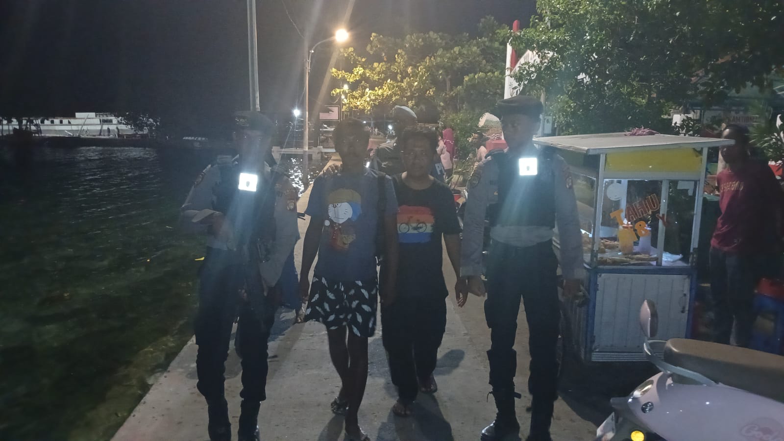 Unit Reskrim Polres Kepulauan Seribu dan Patroli Perintis Presisi Amankan Pelaku Pungli di Pulau Harapan