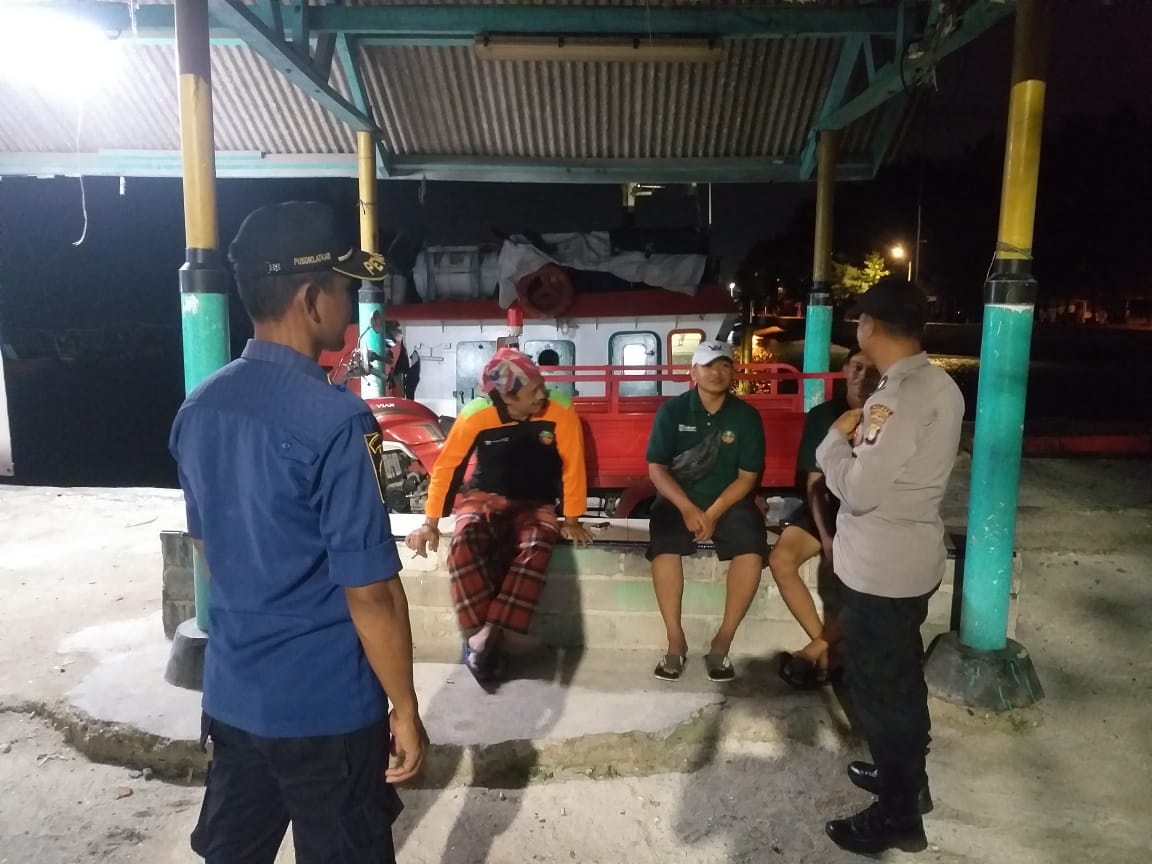 Polsek Kepulauan Seribu Selatan Giat Patroli Dialogis Malam dan Sambang Himbau Keselamatan Wisatawan serta Sukseskan Pemilu 2024