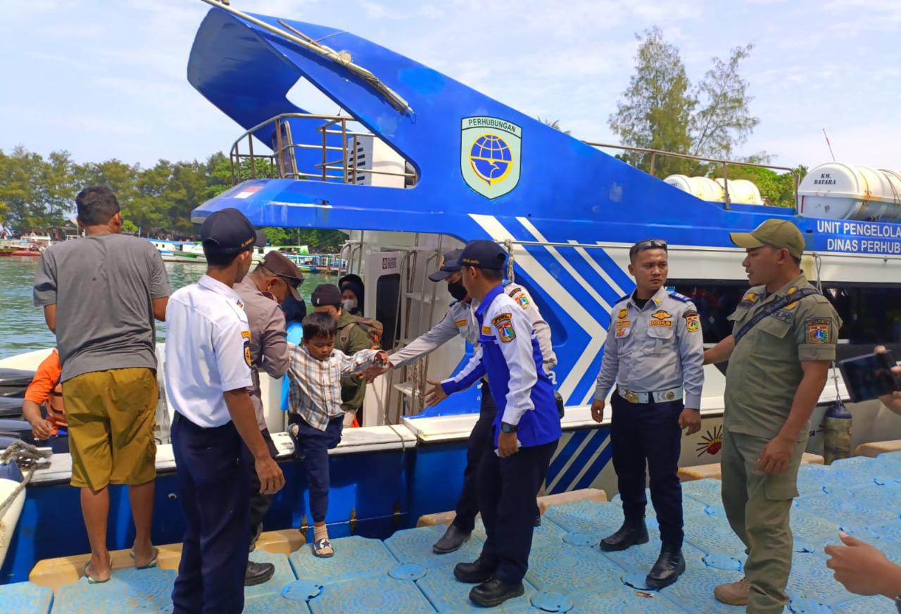 Dalam Pengamanan Dermaga Pulau Tidung Polsek Kepulauan Seribu Beri Pelayanan Maksimal