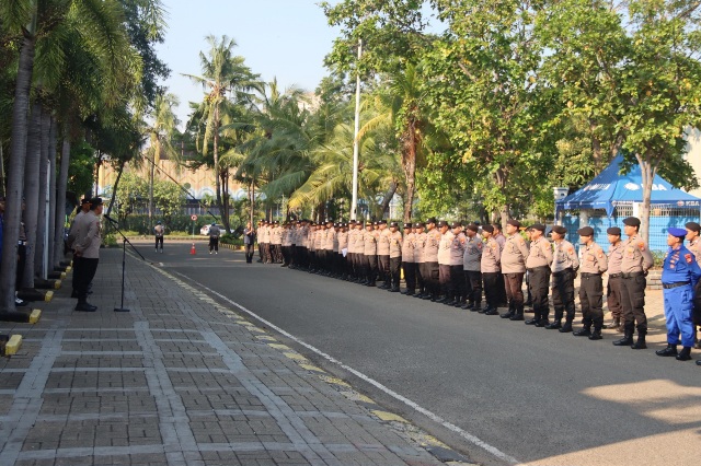 Kapolres Kepulauan Seribu Pimpin Apel Pagi, Tekankan Disiplin, Kepedulian, dan Pelayanan Prima