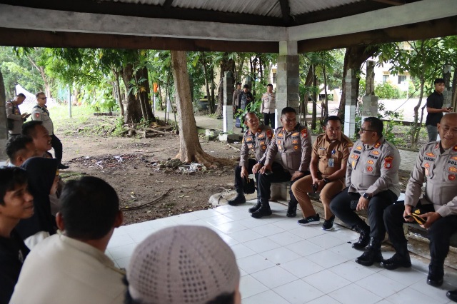 Kapolres Kepulauan Seribu Gelar Jumat Curhat di Pulau Tidung, Serap Aspirasi dan Ajak Warga Jaga Kamtibmas