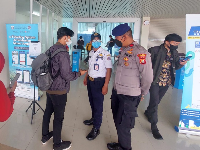 Polres Kepulauan Seribu Berikan Layanan Pengamanan Dermaga terhadap 161 Penumpang di Dermaga Kali Adem