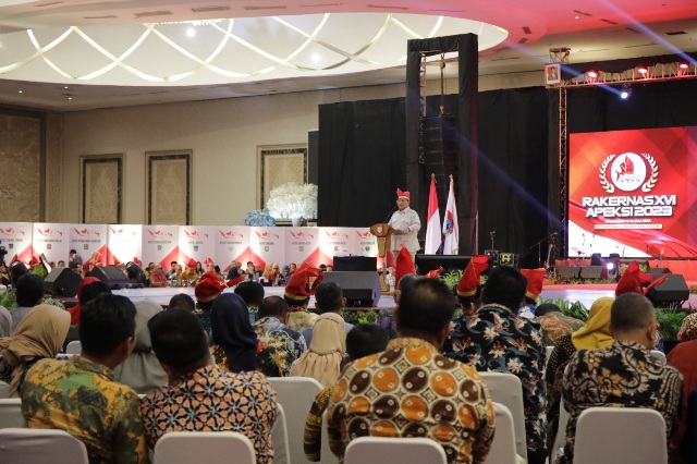 Menantu Jokowi Bertanya ke Prabowo di Acara Rakernas APEKSI