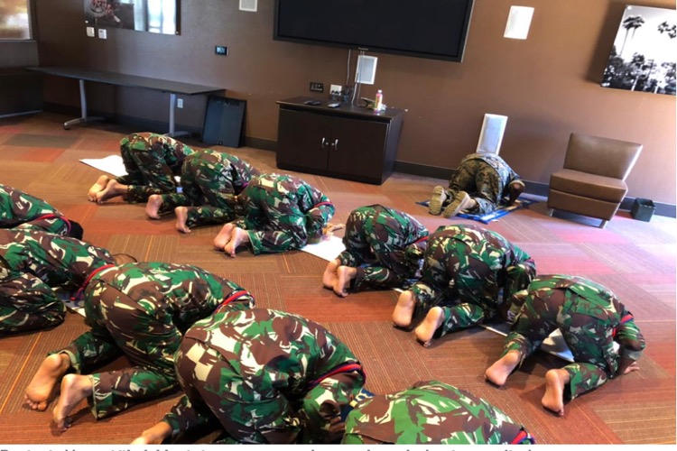 Jelang Latihan Bersama Marinir Amerika, 12 Personil Yontaifib 1 Marinir Menyempatkan Diri Sholat Jumat
