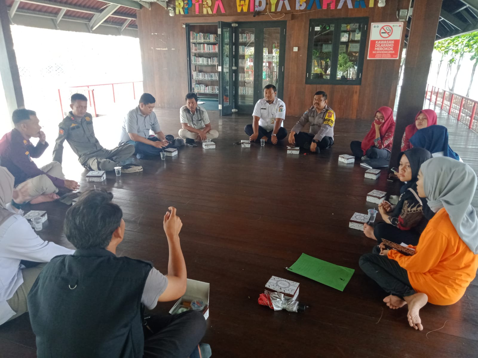 Bhabinkamtibmas Pulau Harapan Jalin Silaturahmi dengan Tokoh Agama untuk Peningkatan Keamanan dan Ketaqwaan
