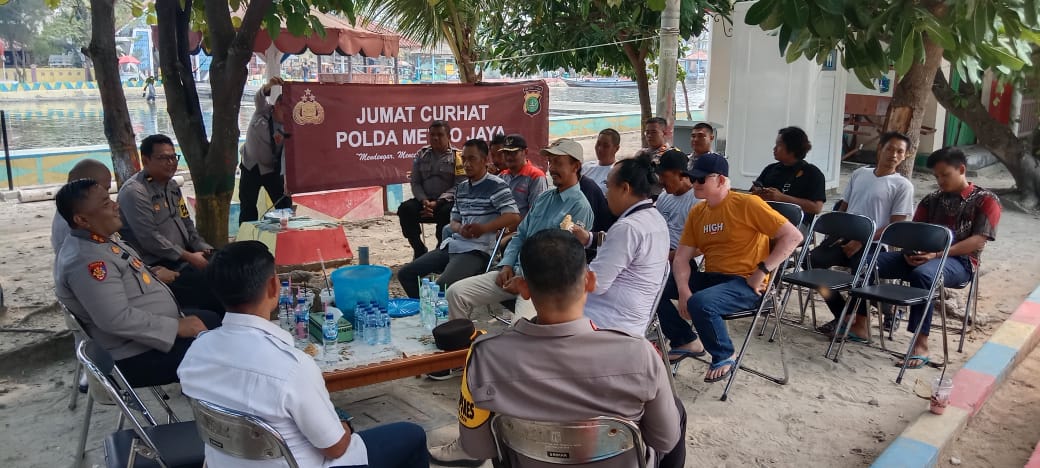 Kapolres Kepulauan Seribu Gelar Kegiatan Jumat Curhat dalam Rangka Cipta Kondisi Pilkada 2024 di Pulau Harapan