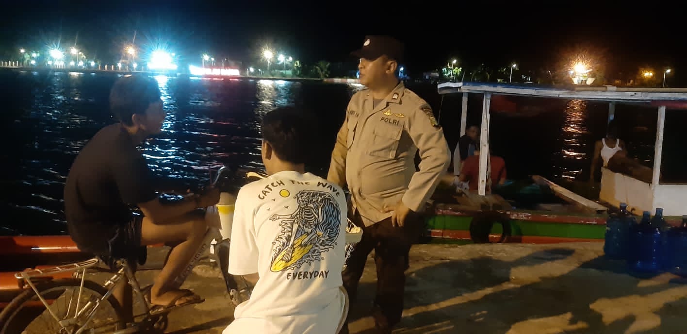 Patroli Malam Polsek Kepulauan Seribu Utara Tingkatkan Keamanan di Pulau Harapan