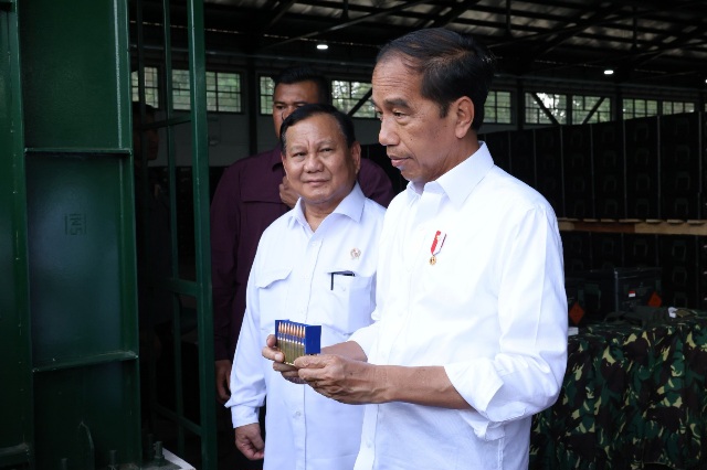 Permintaan Ekspor Meningkat, Prabowo Dampingi Jokowi Cek Pindad