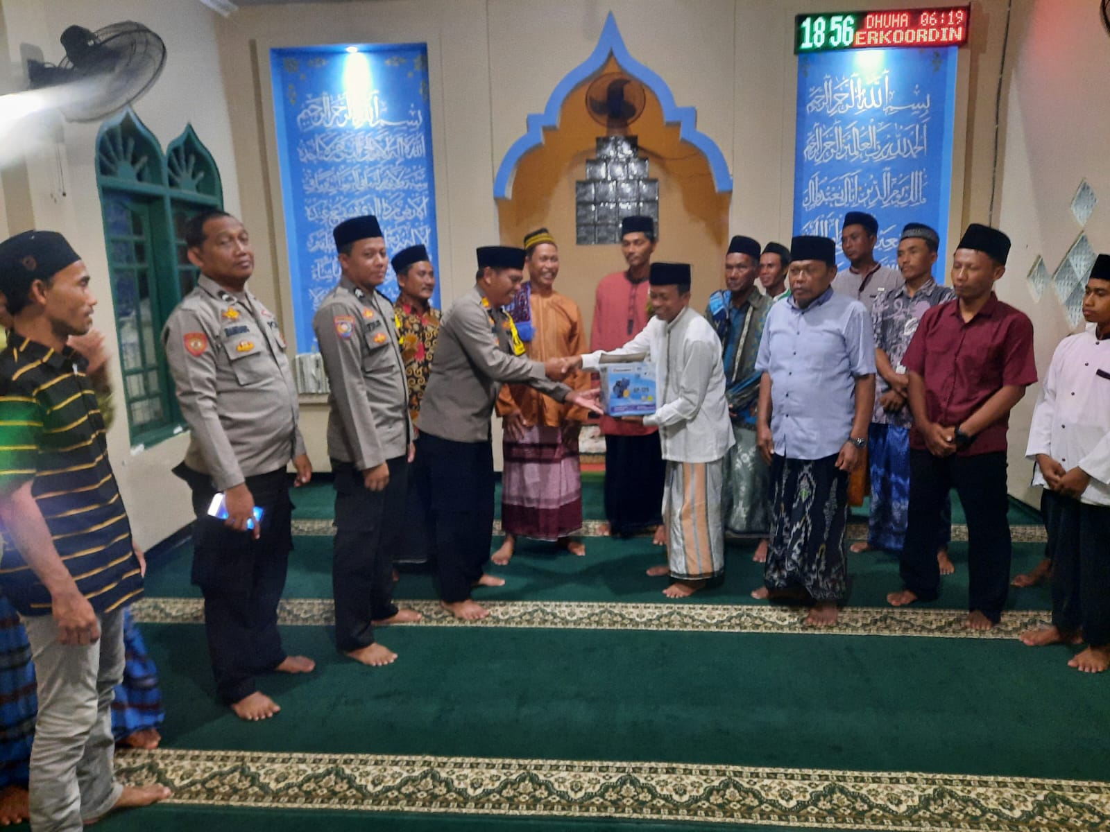 Kapolsek Kepulauan Seribu Selatan Tunjukkan Kehumanisan dengan Berikan Pompa Listrik untuk Masjid Nurul Hidayah