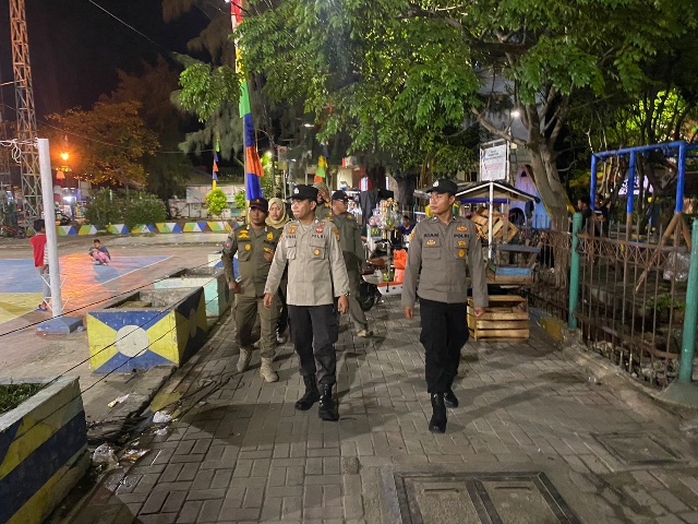 Polsek Kepulauan Seribu Utara  Gencar Patroli Malam di Pulau Kelapa untuk Cegah Hoax dan Radikalisme