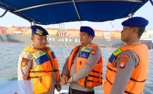 Satuan Polair Polres Kepulauan Seribu Melakukan Patroli Laut untuk Mempertahankan Kamtibmas di Perairan Pulau Untung Jawa