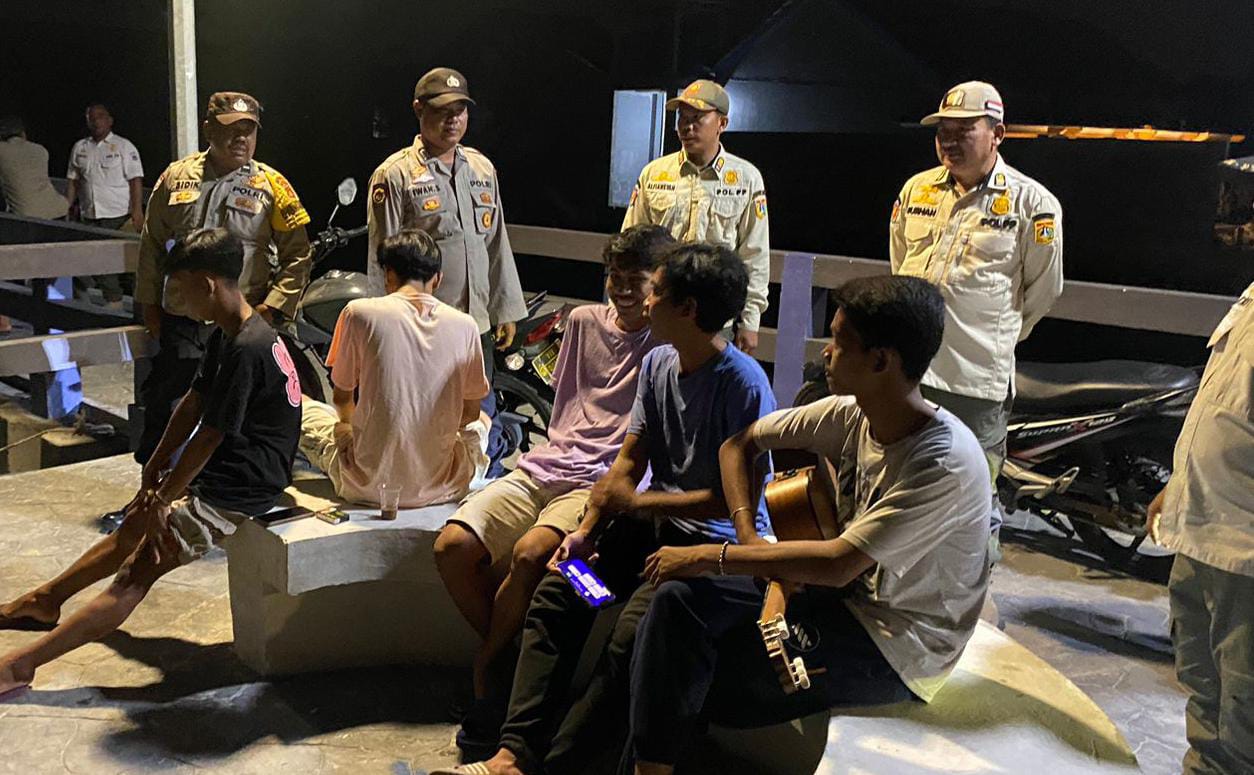 Patroli Malam Polsek Kepulauan Seribu Utara di Pulau Harapan: Antisipasi Kenakalan Remaja dan Himbau Warga Waspada terhadap Hoax dan Paham Radikal